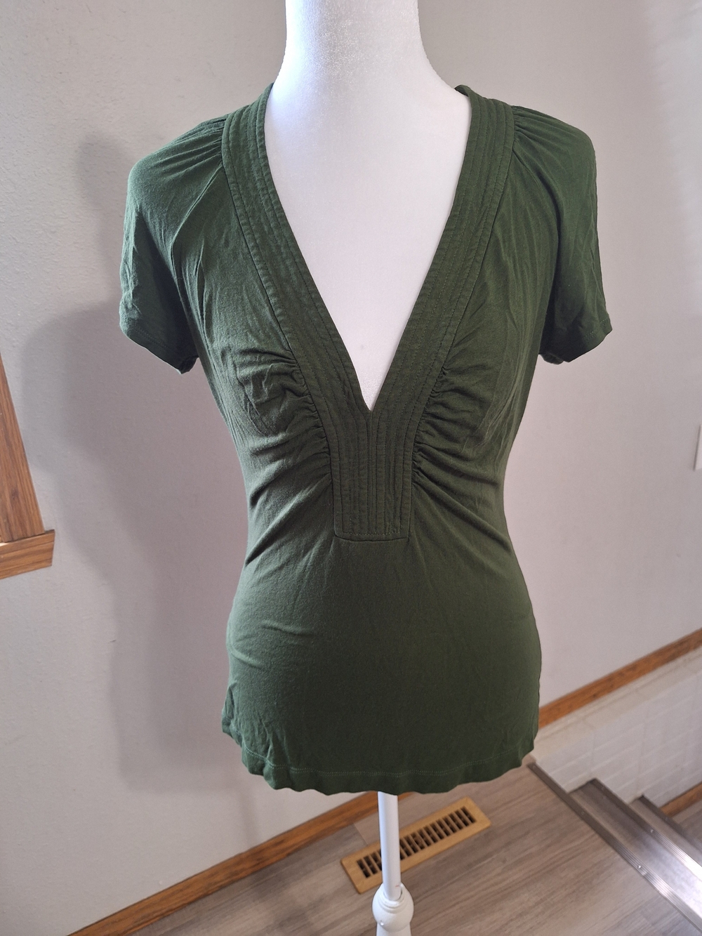 BCBGMaxAzria Olive Green Short Sleeve V-Neck Ruched Top